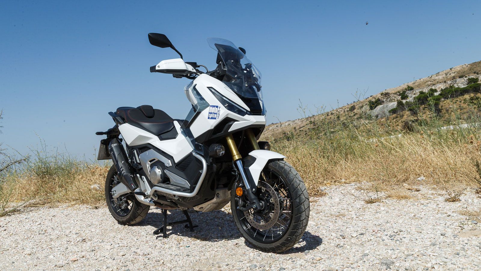 Τέσσερα χρόνια μετά την τελευταία αλλαγή του, το X-ADV 750 έρχεται πιο φρέσκο και μοντέρνο με στοχευόμενες τροποποιήσεις. 