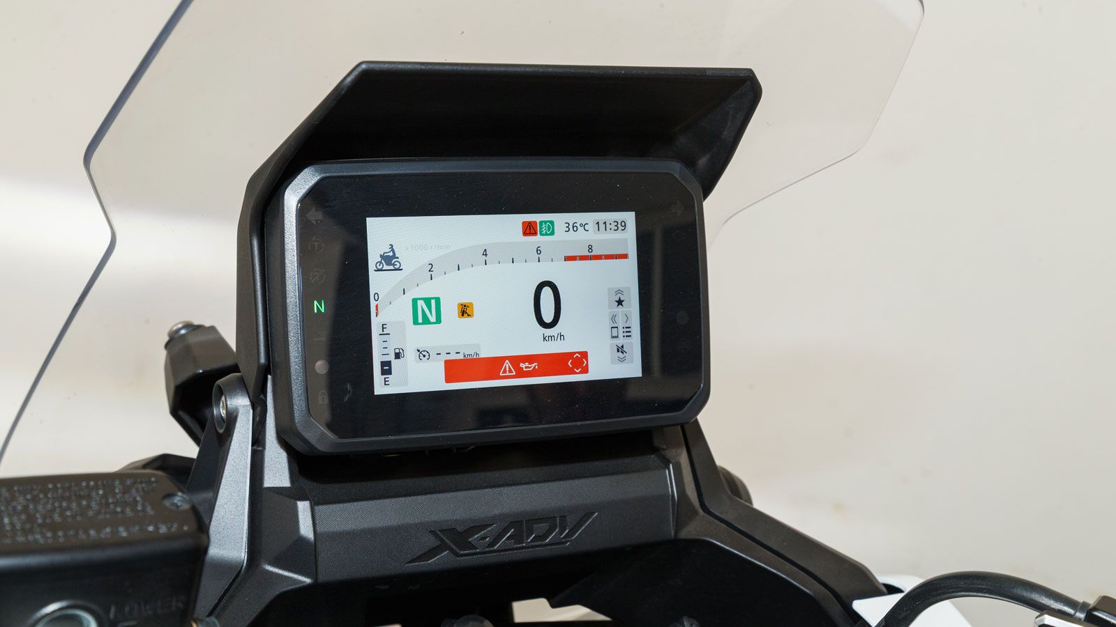  Η νέα έγχρωμη TFT οθόνη 5 ιντσών χρησιμοποιεί τεχνολογία optical bonding για μεγίστη ευκρίνεια κάτω από οποιεσδήποτε συνθήκες φωτισμού.