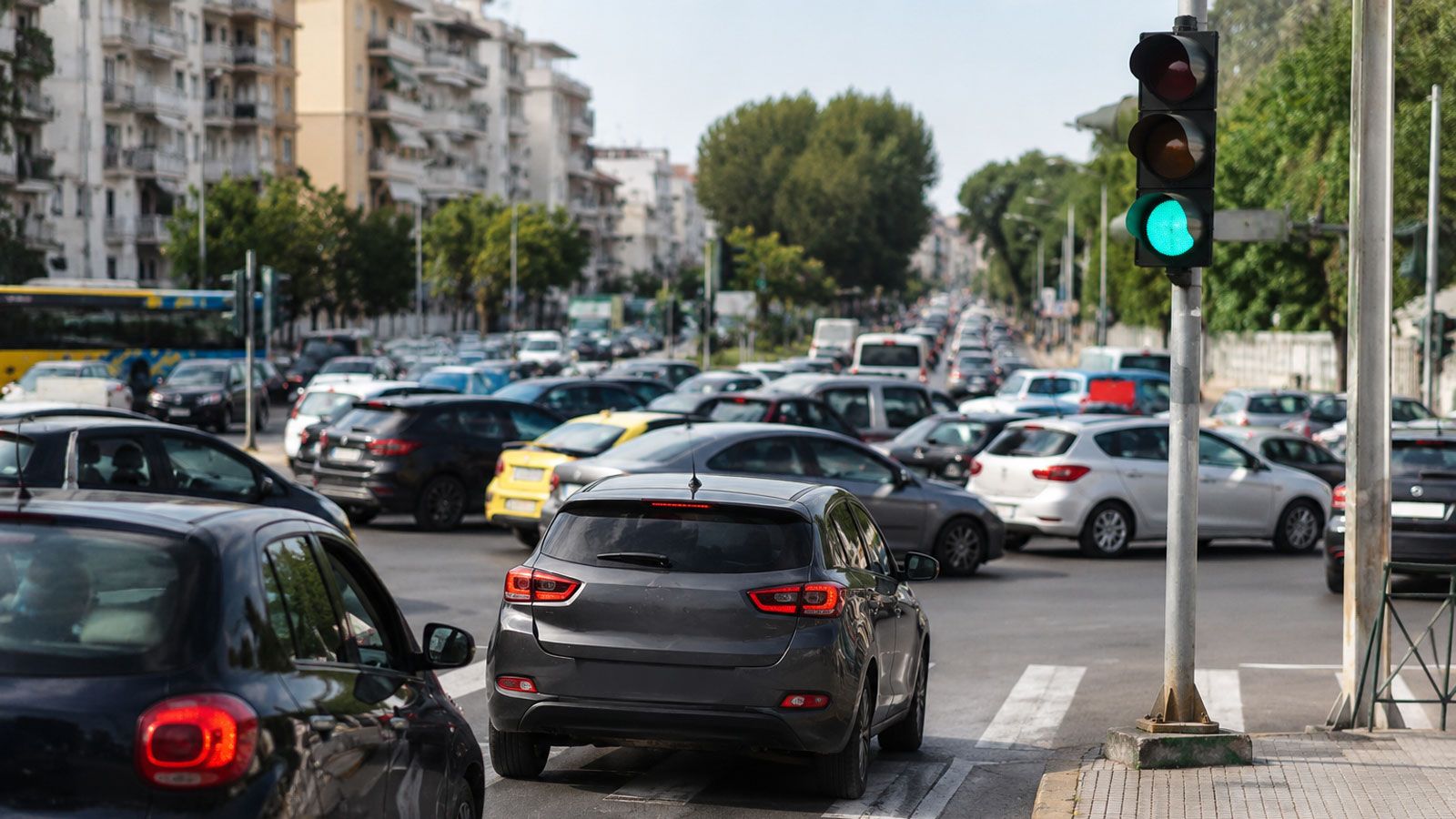 Το πράσινο φανάρι δεν αρκεί όταν η έξοδος της διασταύρωσης είναι κλειστή.