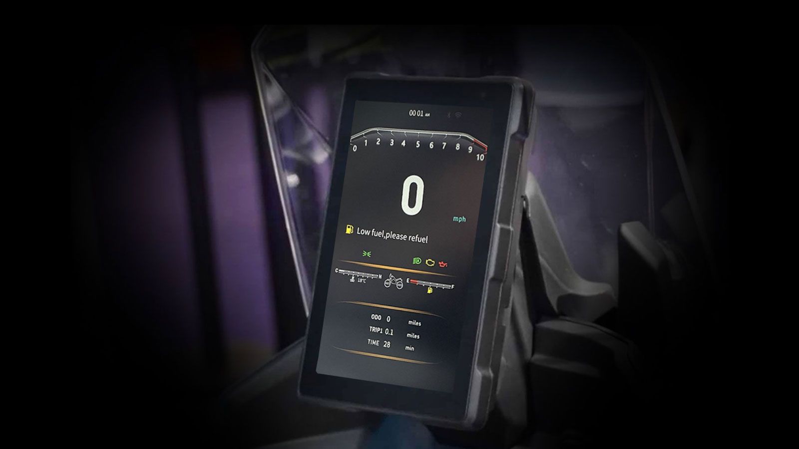 Ο στάνταρ εξοπλισμός περιλαμβάνει επίσης αλουμινένια ποδιά, σχάρα αποσκευών, TPMS, διπλή θύρα USB και κάθετη TFT οθόνη 7 ιντσών με Bluetooth, Wi-Fi κα