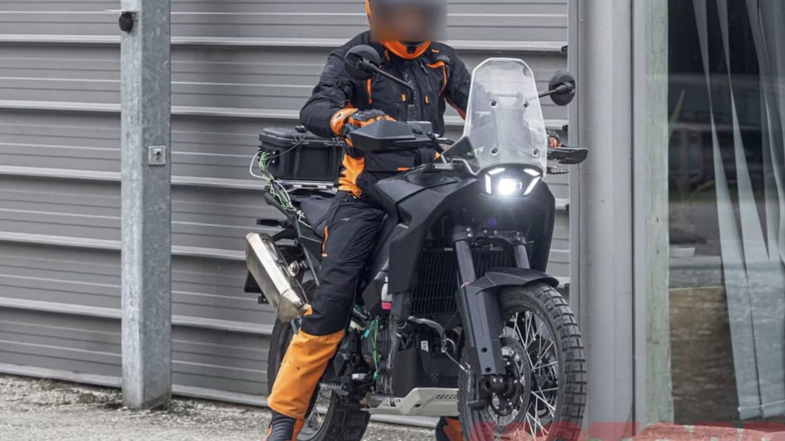 Το νέο KTM 790 Adventure αλλάζει εμφάνιση και ετοιμάζεται για το ντεμπούτο του