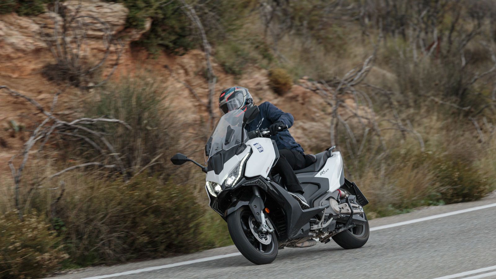 Το 2017, η Kymco αποφάσισε να ρίξει στην αρένα των mega scooter ένα δρομέα μεγάλων αποστάσεων που συνδύαζε εξοπλισμό άνεσης και έντονα σπορ στοιχεία, 