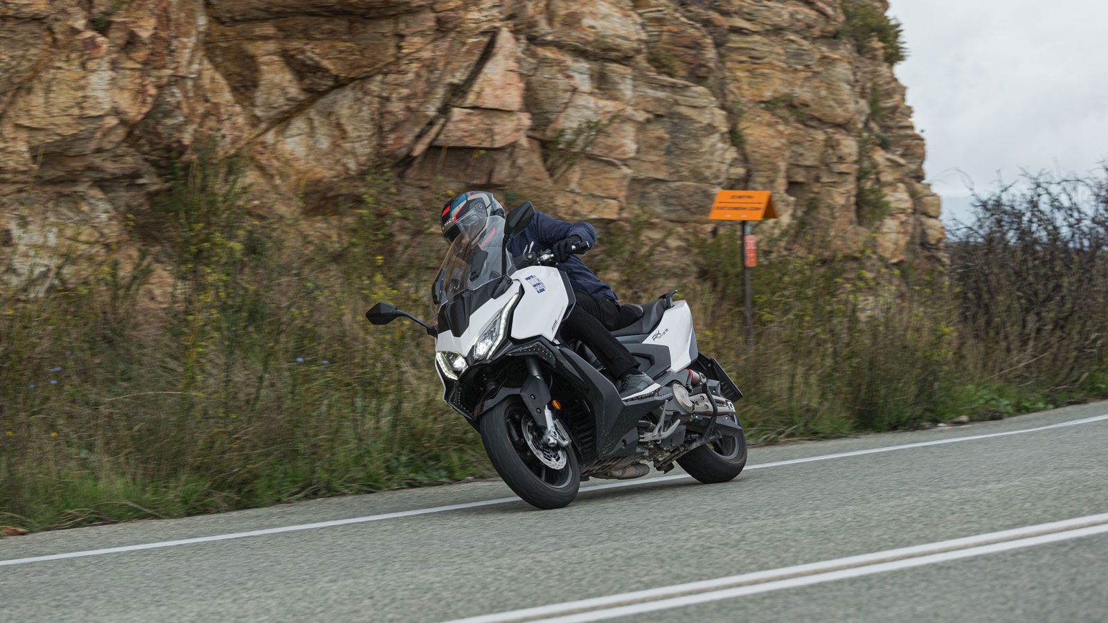 Τα 41,3 μέτρα στο 100-0 μαρτυρούν την αποδοτικότητα και τη δύναμη των φρένων που είναι ανεξάντλητα ακόμα και μετά από συνεχόμενες επιβραδύνσεις., ενώ 