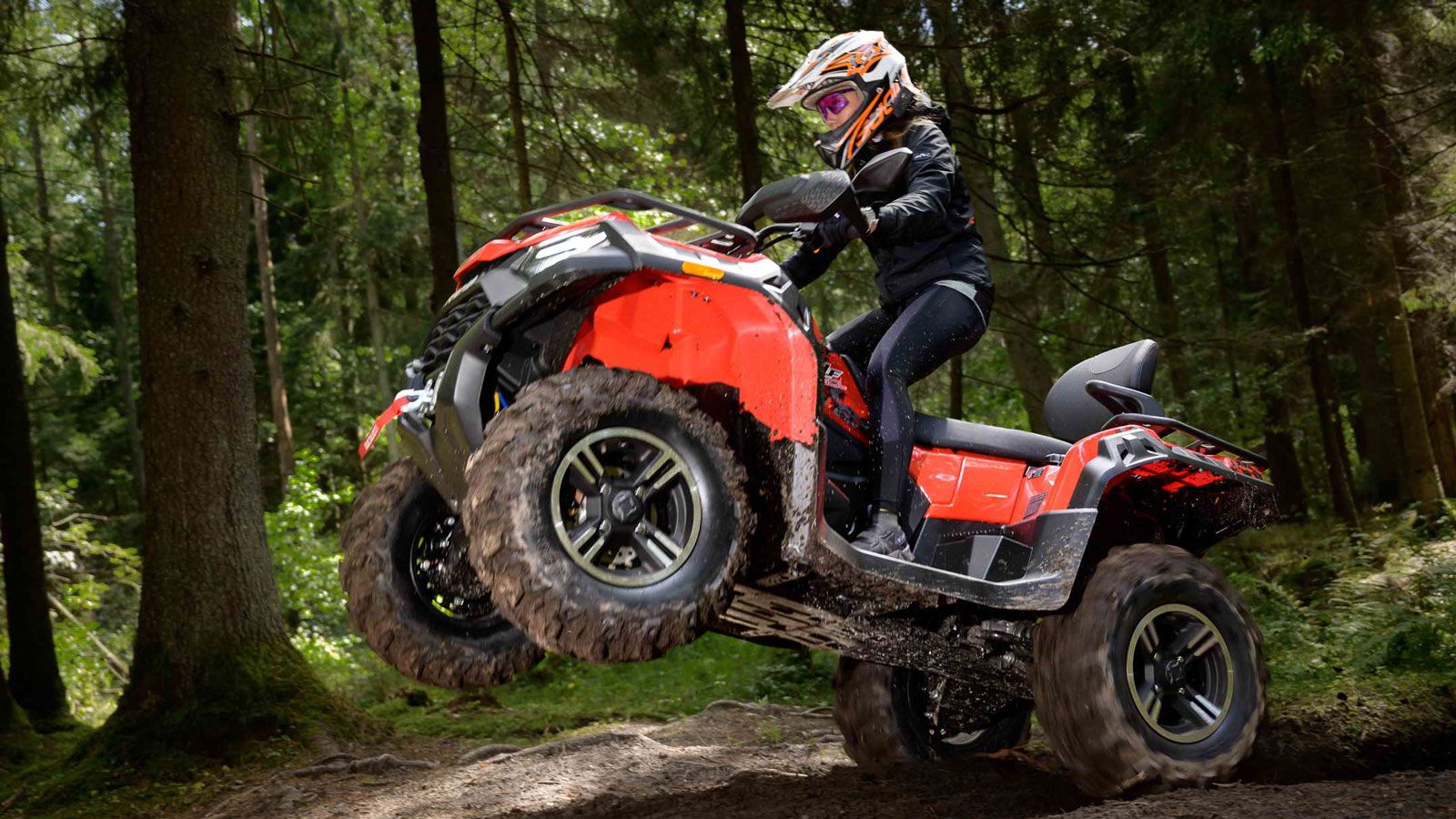 Το νέο ATV εξοπλίζεται με μονοκύλινδρο, υγρόψυκτο κινητήρα 499,5 κ.εκ., τετραβάλβιδο με SOHC, ο οποίος αποδίδει 43 ίππους και 4,94 kgm ροπής (48,5 Nm)