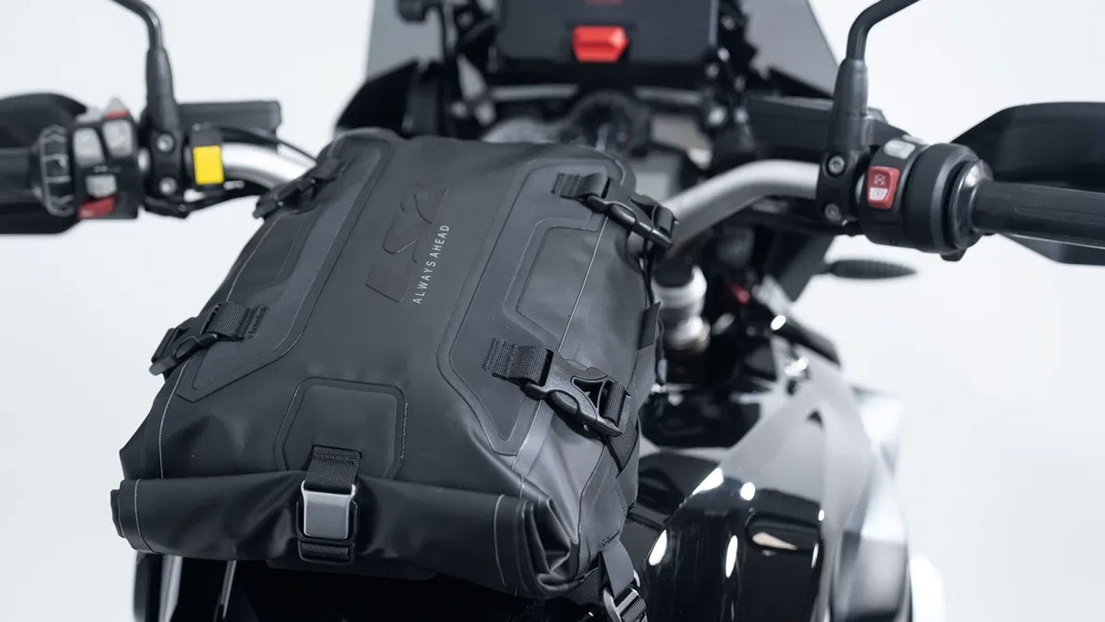 Η νέα γκάμα έχει σχεδιαστεί για να καλύπτει ανάγκες από καθημερινή χρήση μέχρι ταξίδια μεγάλων αποστάσεων, με εφαρμογή σε διαφορετικούς τύπους μοτοσυκ