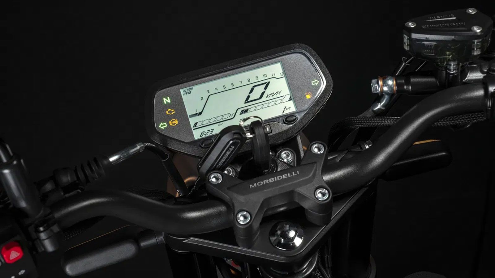 Τελική ταχύτητα στα 102 χλμ/ώρα και φρένα με ABS.