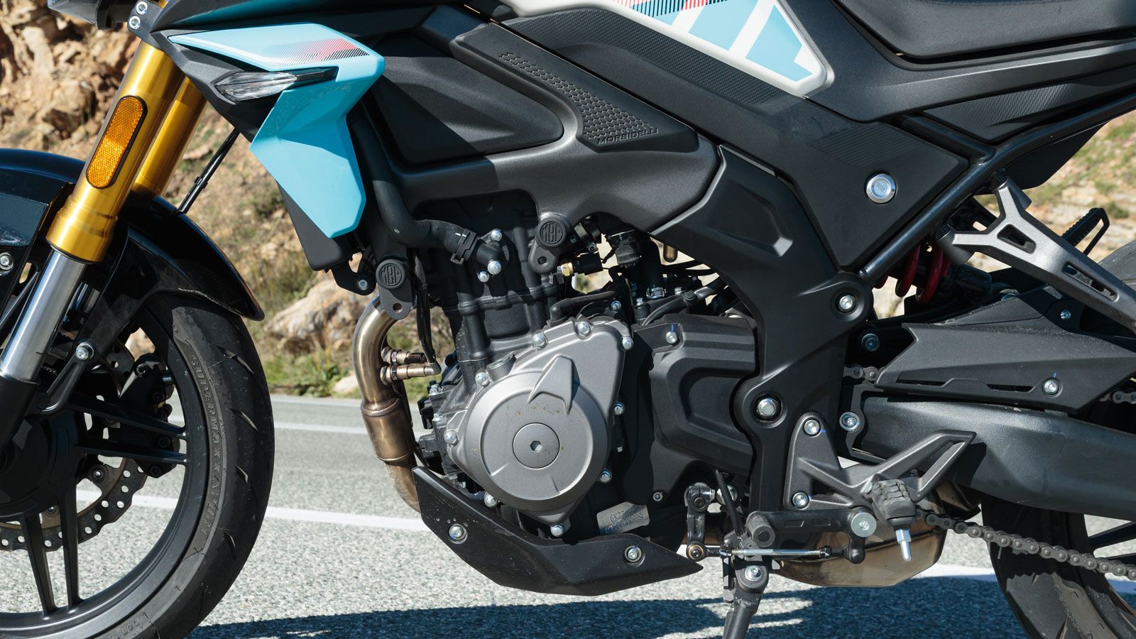 Η μέγιστη απόδοση φτάνει τους 41 ίππους στις 9.500σαλ και η ροπή τα 32 Nm στις 7.500σαλ, νούμερα που τοποθετούν το F352 στο άνω άκρο της κατηγορίας το