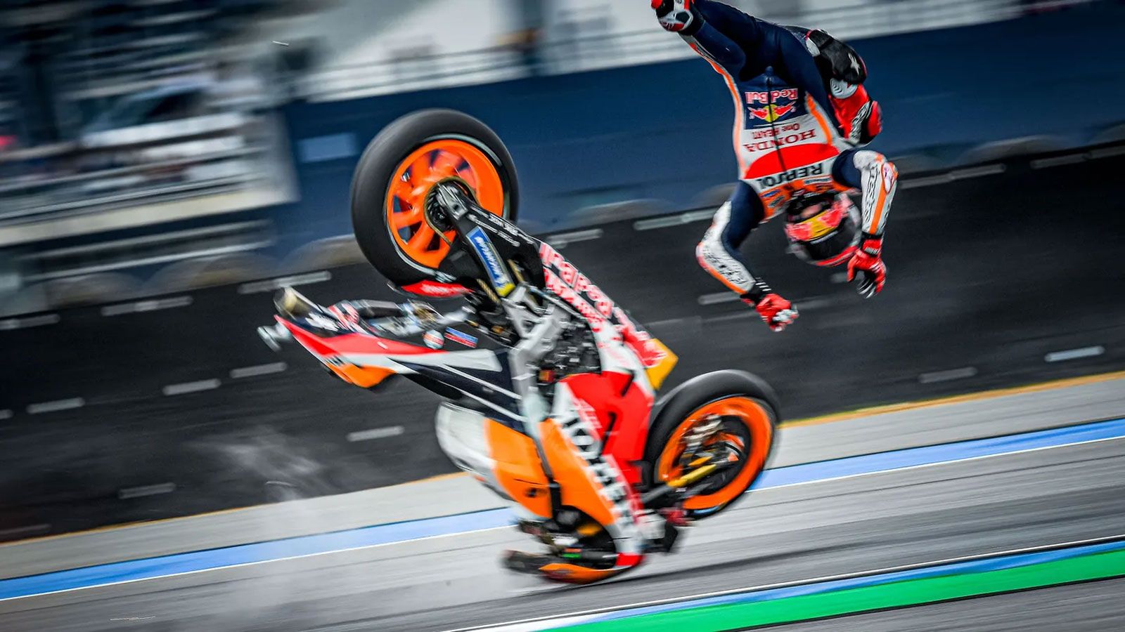 Στο MotoGP, ο τραυματισμός δεν είναι η εξαίρεση — είναι ο κανόνας. Οι αναβάτες ζουν με χρόνιο πόνο, που γίνεται μέρος της καθημερινότητάς τους.