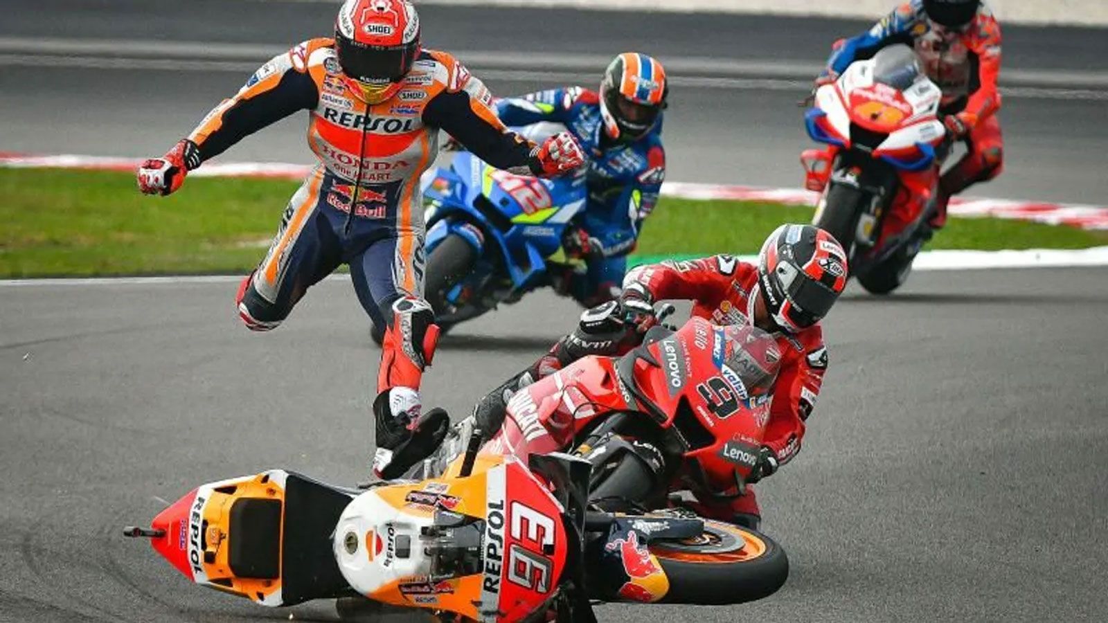 Σε αντίθεση με άλλα motorsport όπως η Formula 1, στο MotoGP το σώμα είναι «εκτεθειμένο». Δεν υπάρχει κλωβός ασφαλείας — το σώμα είναι το «αμάξωμ