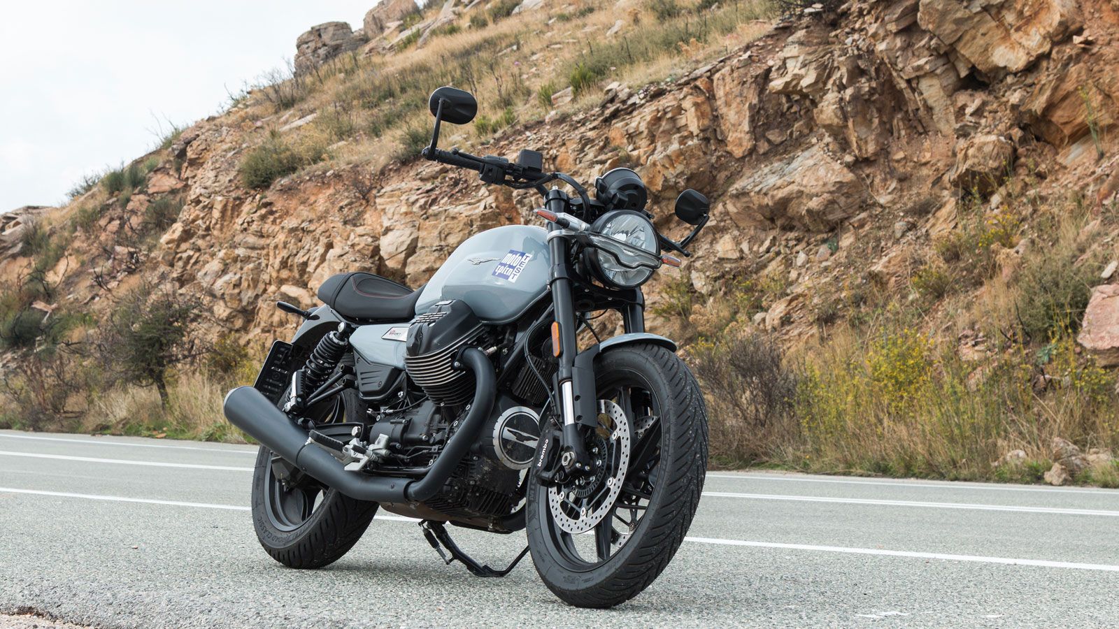 Η εμφάνιση του νέου Moto Guzzi V7 Sport δεν αλλάζει σε σχέση με αυτή των εκδόσεων του προηγούμενου έτους, μένοντας πιστό στην διαχρονικότητα που το χα