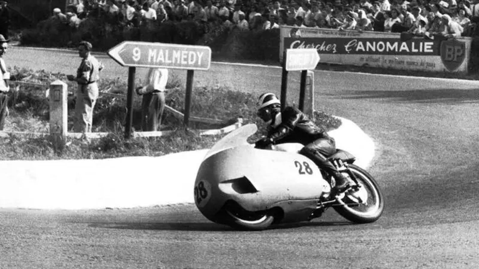 Moto Guzzi V8: Η απίστευτη 8κύλινδρη μοτοσυκλέτα που ήρθε από το μέλλον το 1955