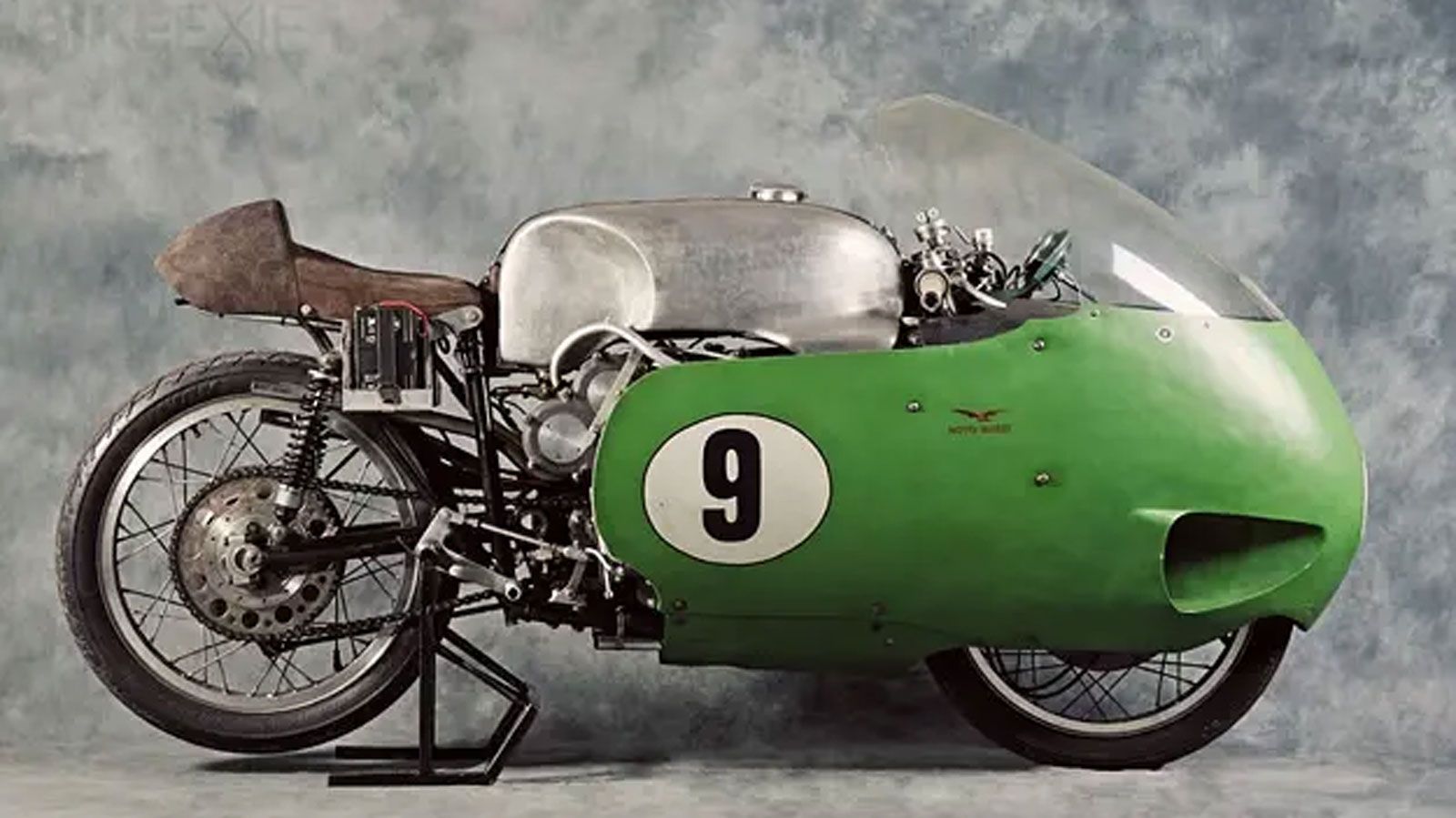 Moto Guzzi V8: Η απίστευτη 8κύλινδρη μοτοσυκλέτα που ήρθε από το μέλλον το 1955