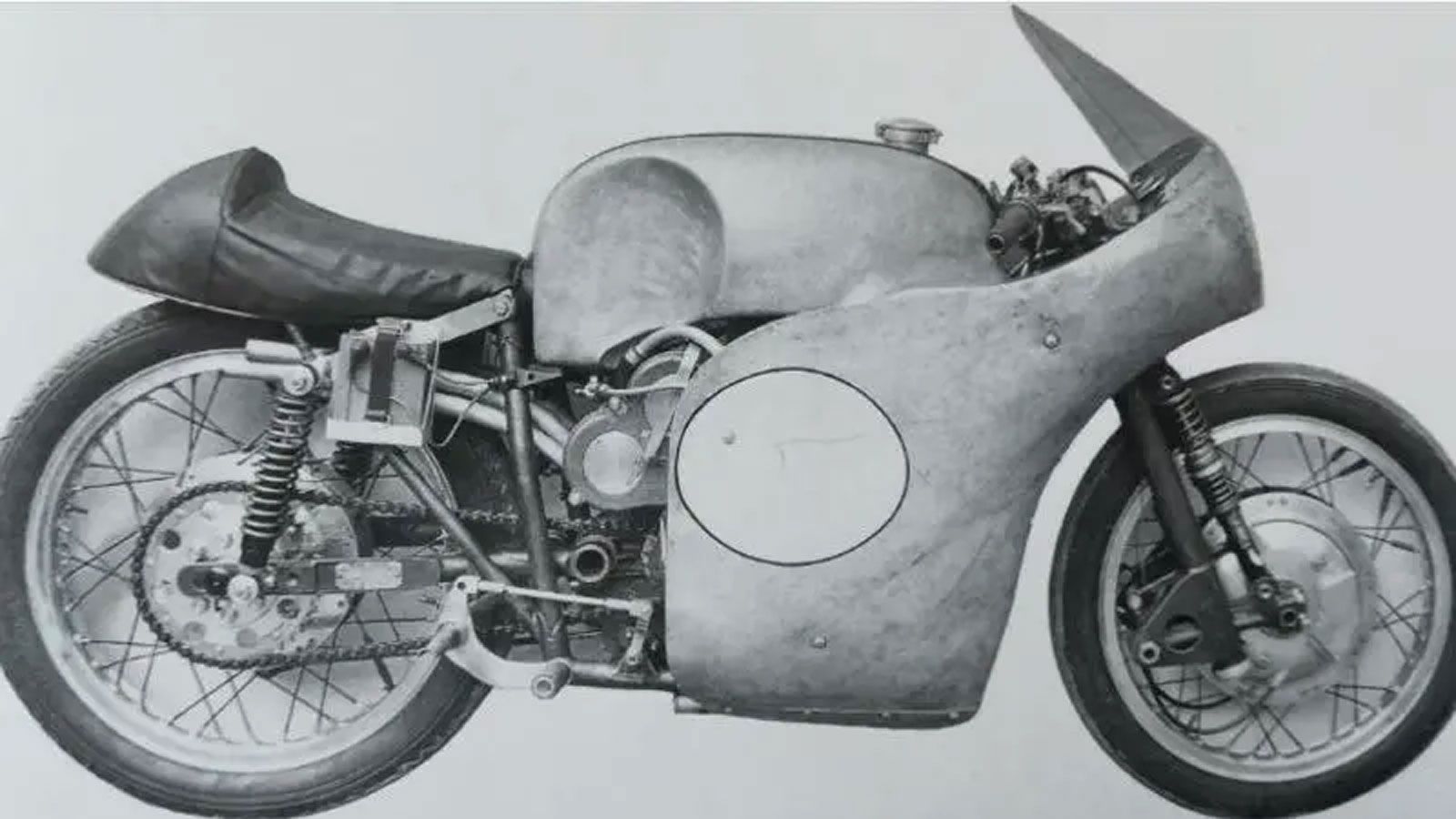 Moto Guzzi V8: Η απίστευτη 8κύλινδρη μοτοσυκλέτα που ήρθε από το μέλλον το 1955