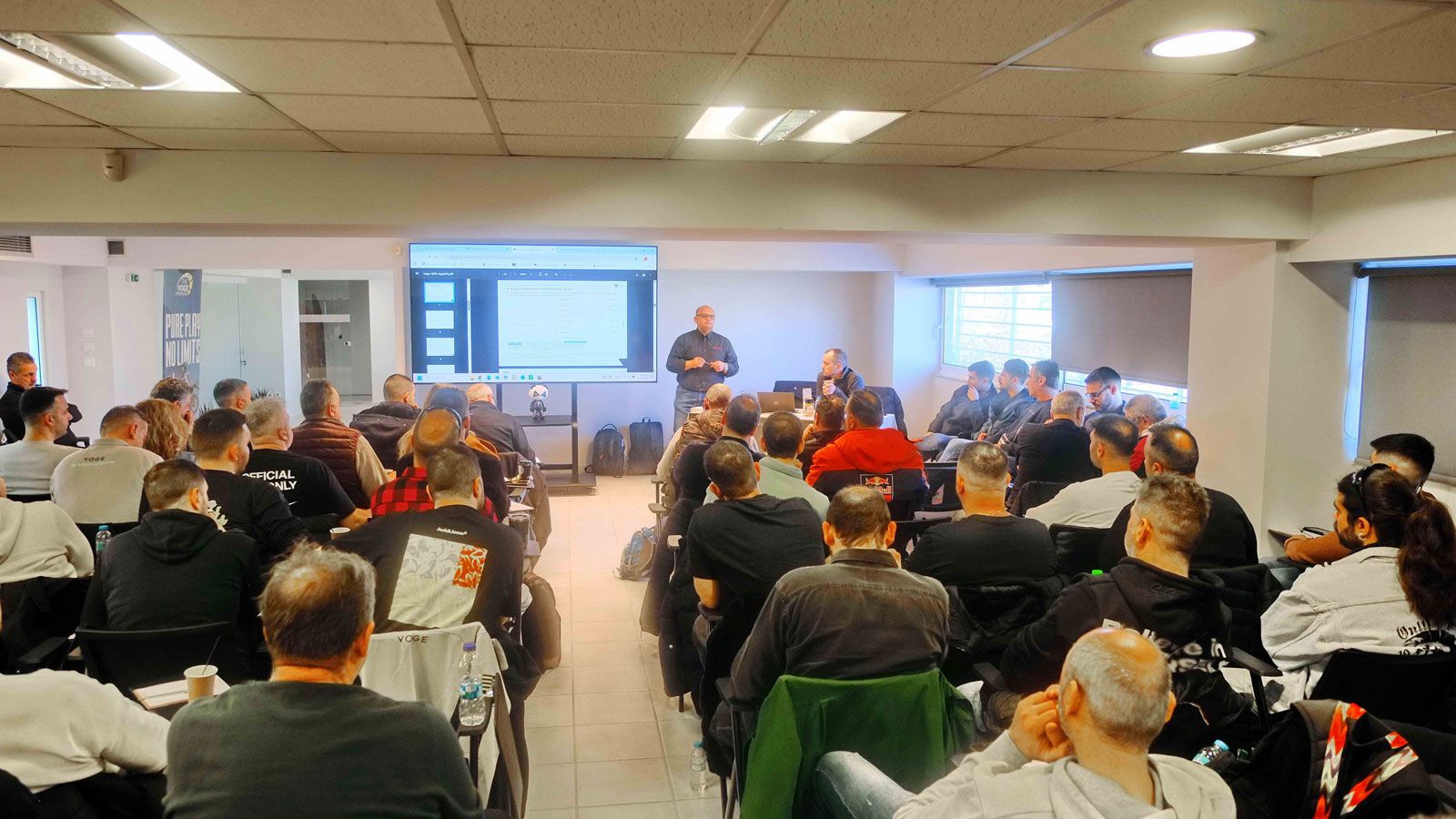 Η Mototrend SA, αναγνωρίζοντας ότι η τεχνολογία στις σύγχρονες μοτοσικλέτες εξελίσσεται με ταχύ ρυθμό, επενδύει διαρκώς στην εκπαίδευση των συνεργατών