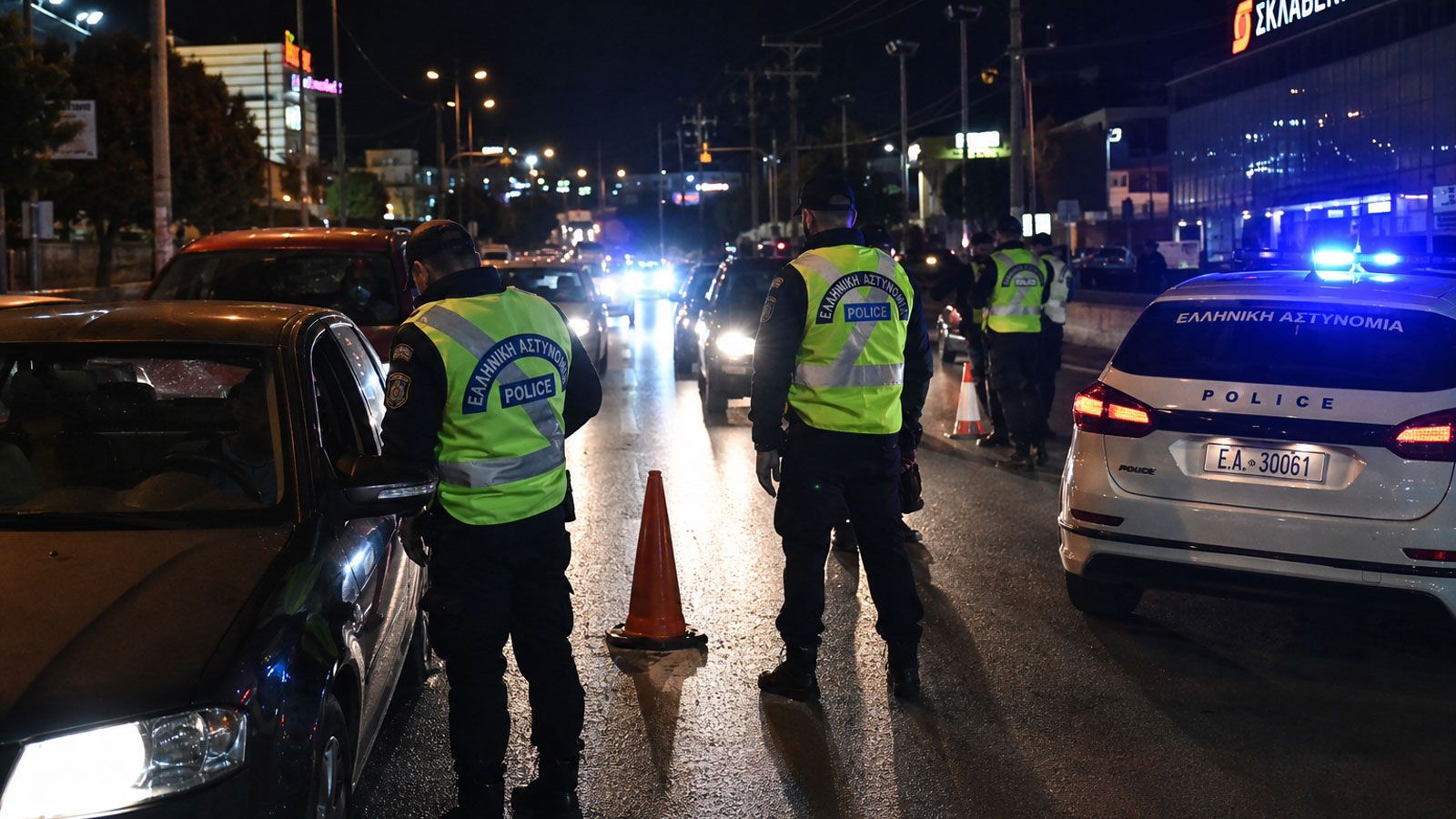 Γέμισαν μπλόκα όλα τα δυτικά προάστια και σταματούσαν τα πάντα - Τι έγινε