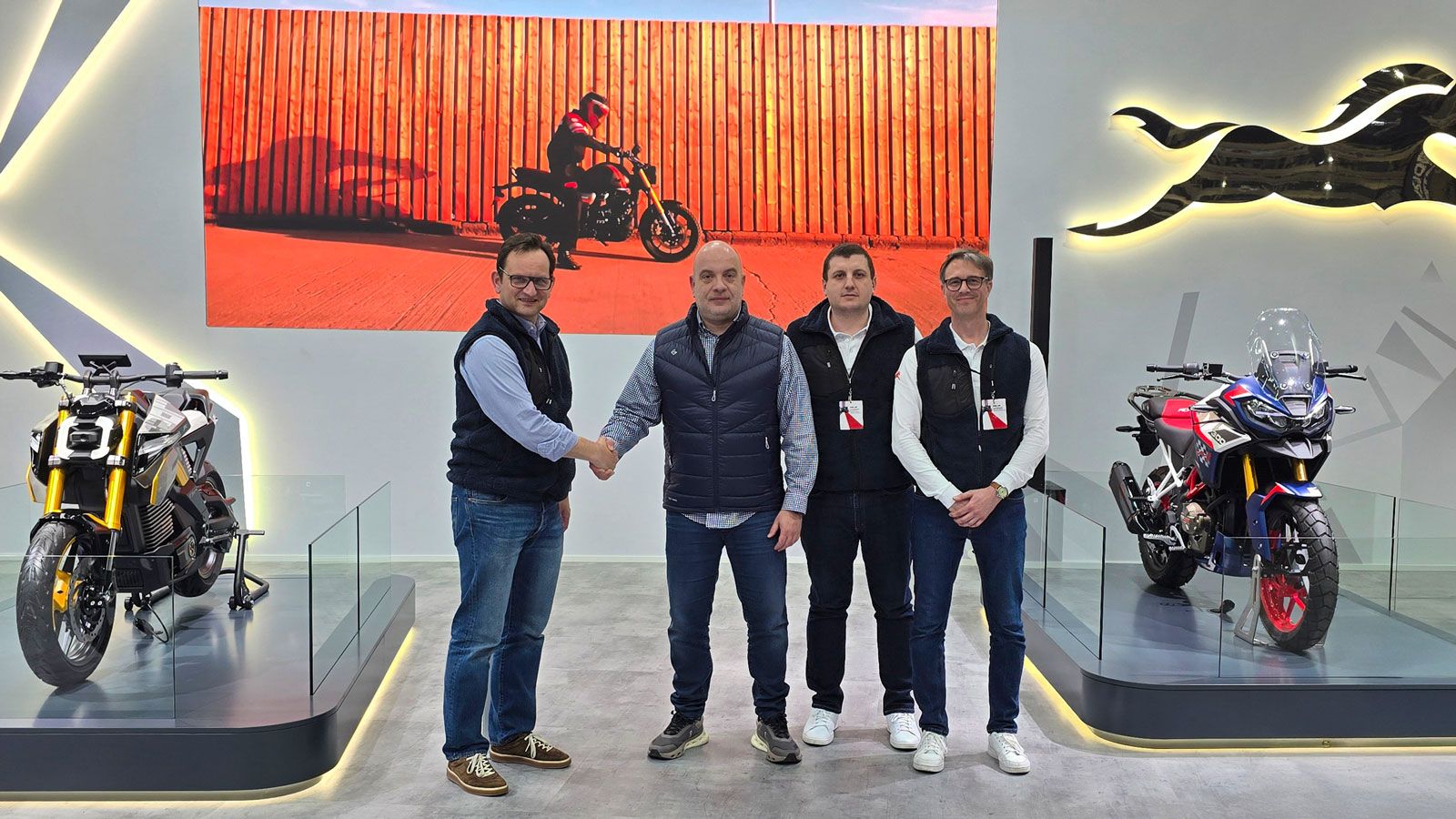 Με παρουσία σε περισσότερες από 80 χώρες και ισχυρή παραγωγική βάση, η TVS συγκαταλέγεται στους μεγαλύτερους κατασκευαστές δίκυκλων παγκοσμίως. Η επιλ