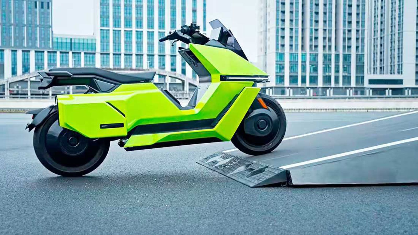 Η Omoway περνά από τα λόγια στην πράξη, φέρνοντας το Omoway Omo X στη μαζική παραγωγή και ανοίγοντας μια νέα εποχή για τα ηλεκτρικά δίκυκλα. Το μοντέλ