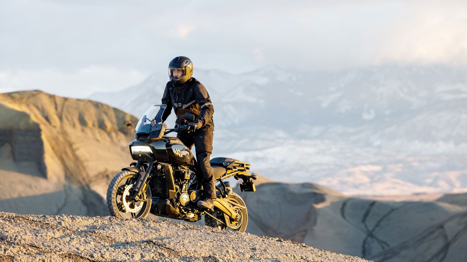 Για δεκαετίες, η Harley-Davidson στην Ελλάδα ήταν συνυφασμένη με τα βαριά cruisers και τις Custom μοτοσυκλέτες . Ωστόσο, οι ανάγκες του σύγχρονου αναβ