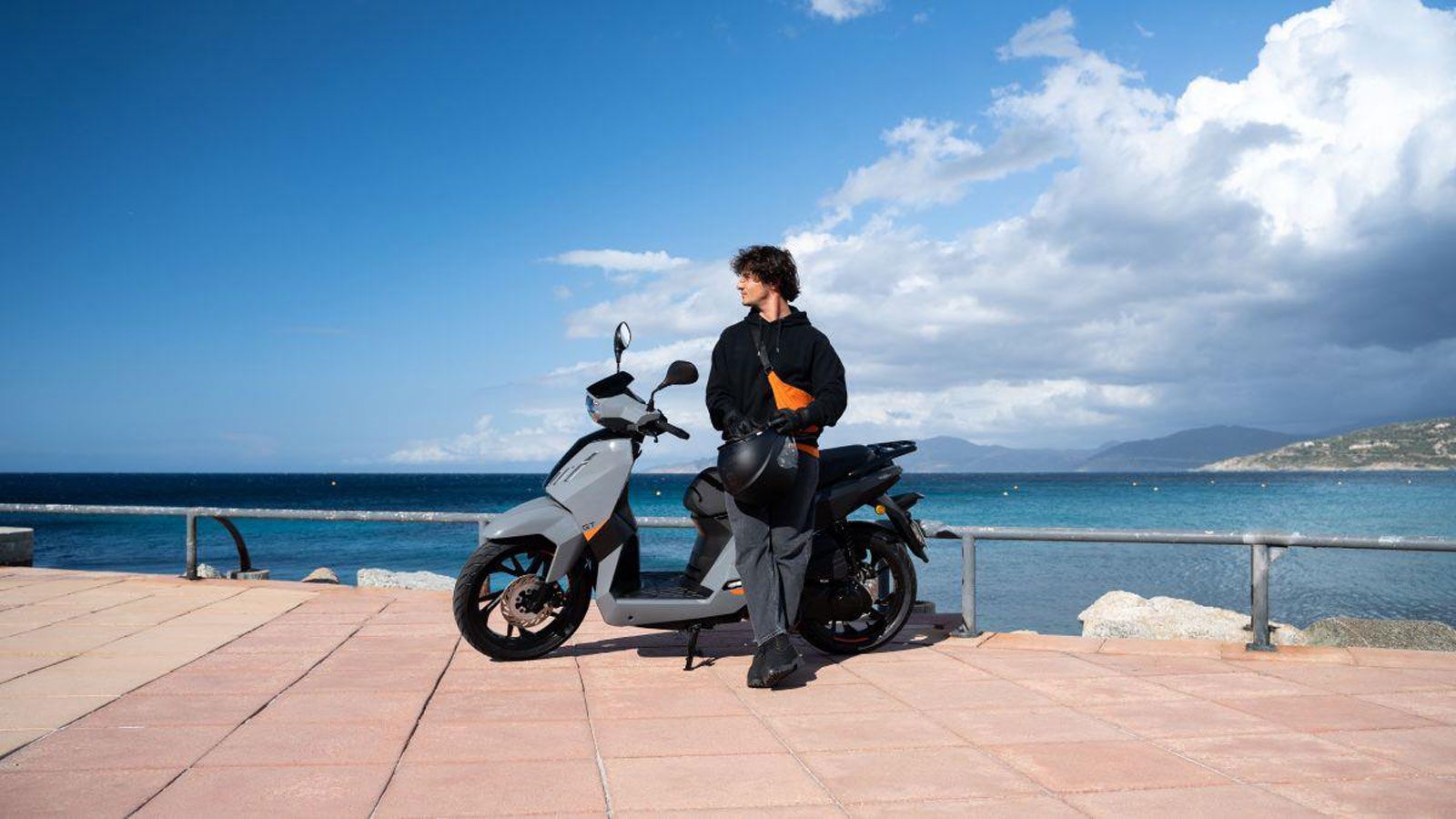 Peugeot NEW Tweet 125 & 200