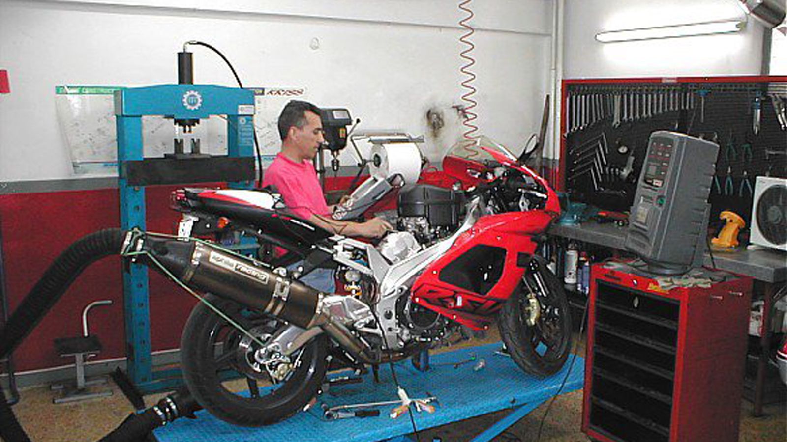 HARITOS MOTO: Από το 1989, μια οικογένεια μεγαλώνει μαζί με τη μοτοσυκλέτα