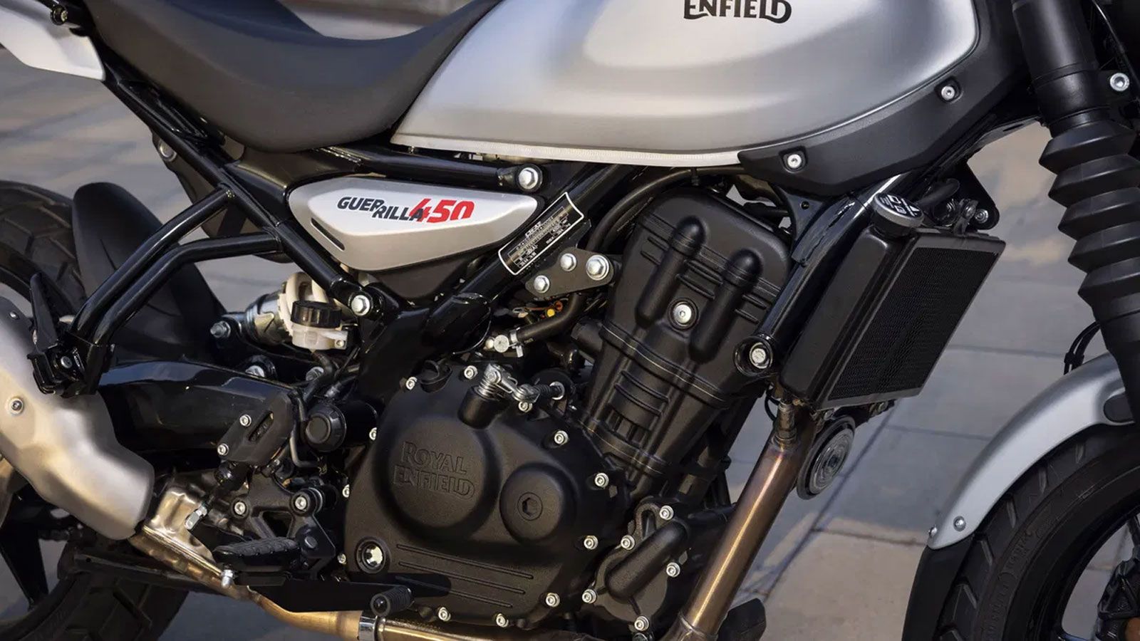 Η Royal Enfield φαίνεται πως ετοιμάζει μια ανανεωμένη έκδοση της Guerrilla 450, με την πρώτη παρουσίαση μοντέλου της εταιρείας για το 2026 να πλησιάζε