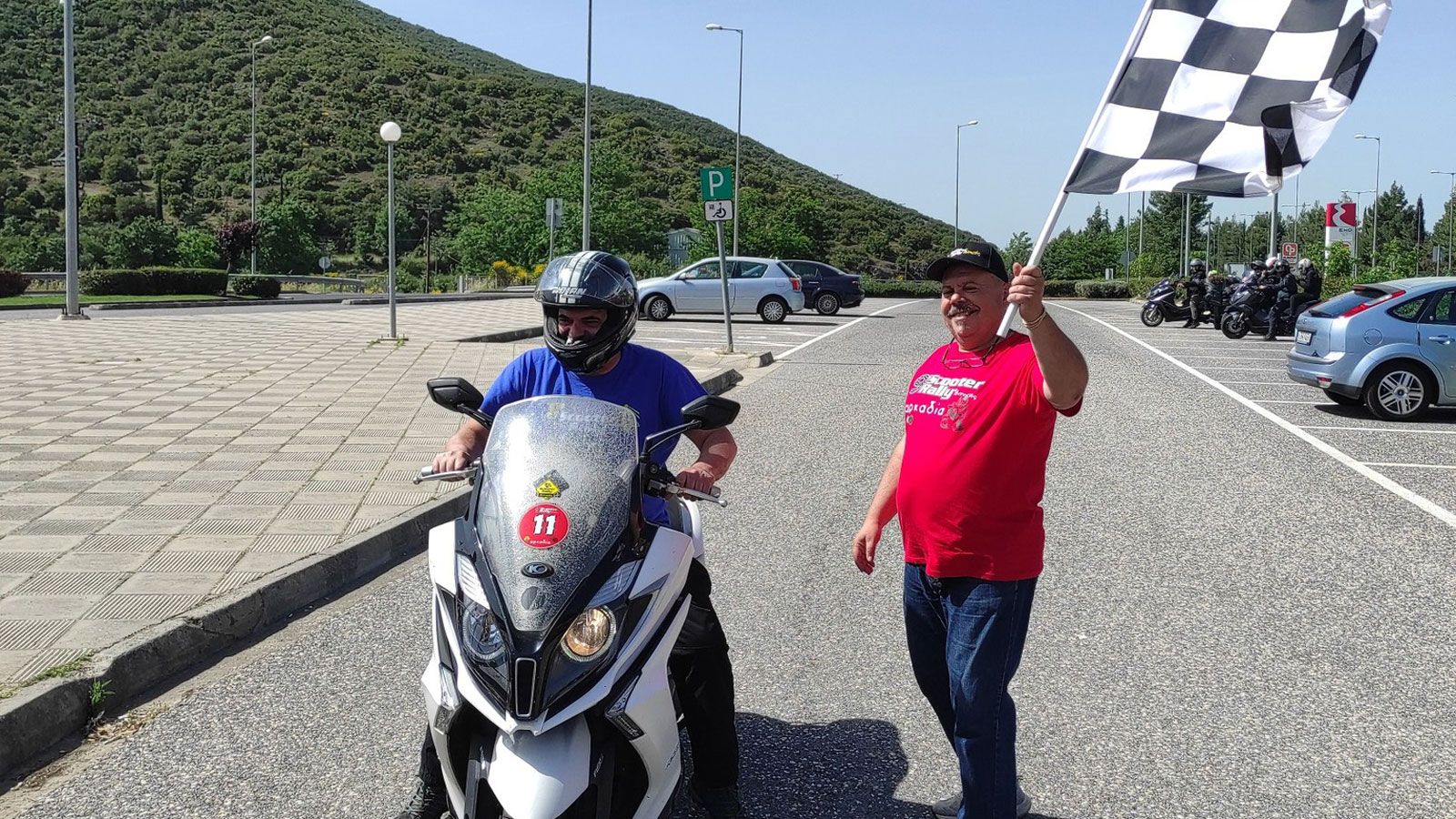 Αυτός ο ιδιαίτερος τρόπος διεξαγωγής έχει κάνει τον θεσμό ξεχωριστό, αφού συνδυάζει βόλτα, συνεργασία, στρατηγική και χαμόγελο.
