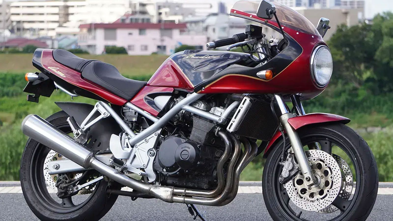 Η Bandit 400 Limited εξοπλιζόταν με τετρακύλινδρο εν σειρά κινητήρα 398 κ.εκ., υγρόψυκτο, 16βάλβιδο, με απόδοση περίπου 59 ίππων και ροπή 3,87 kgm .