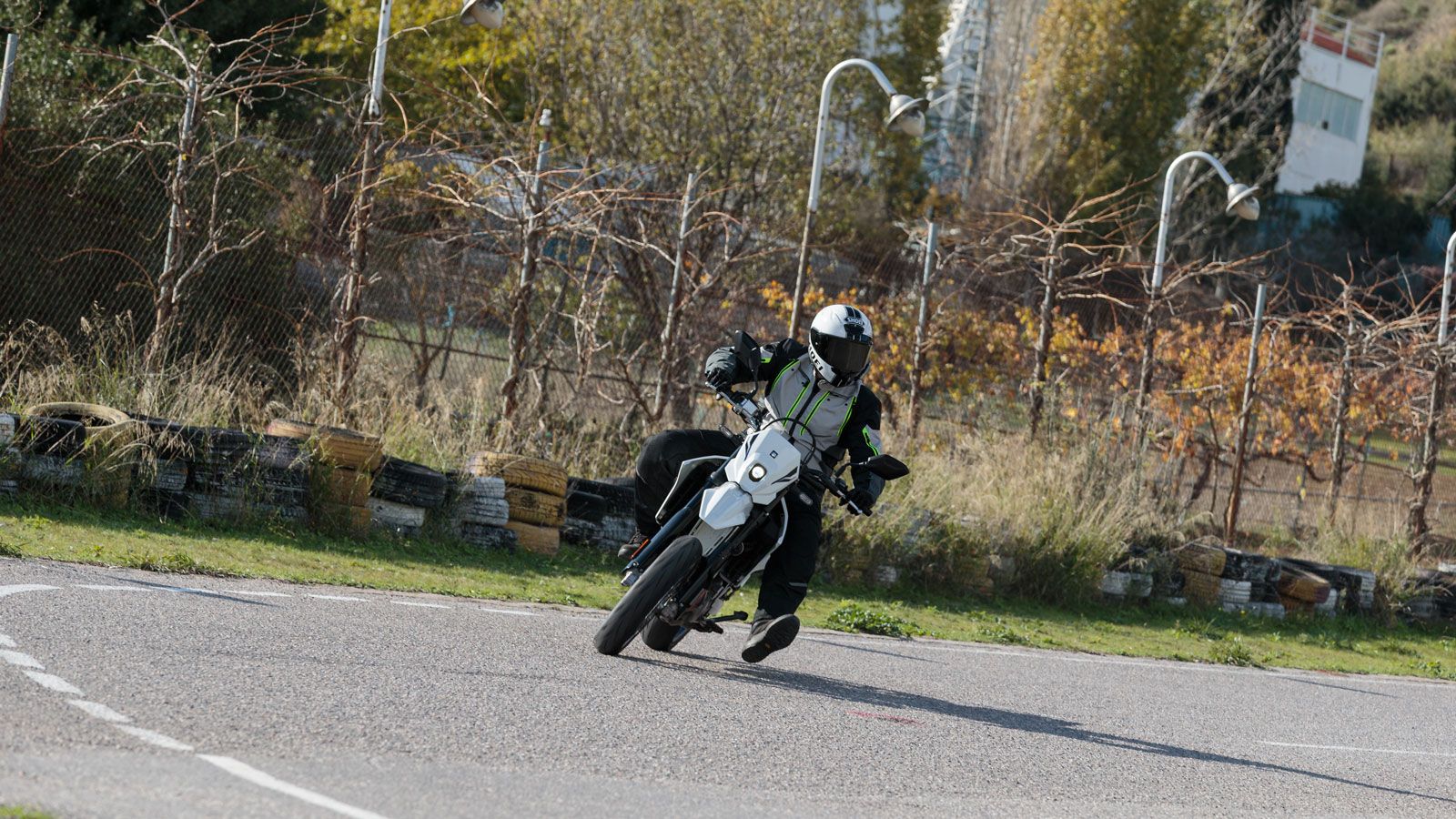 Suzuki DRZ-4SM - Test