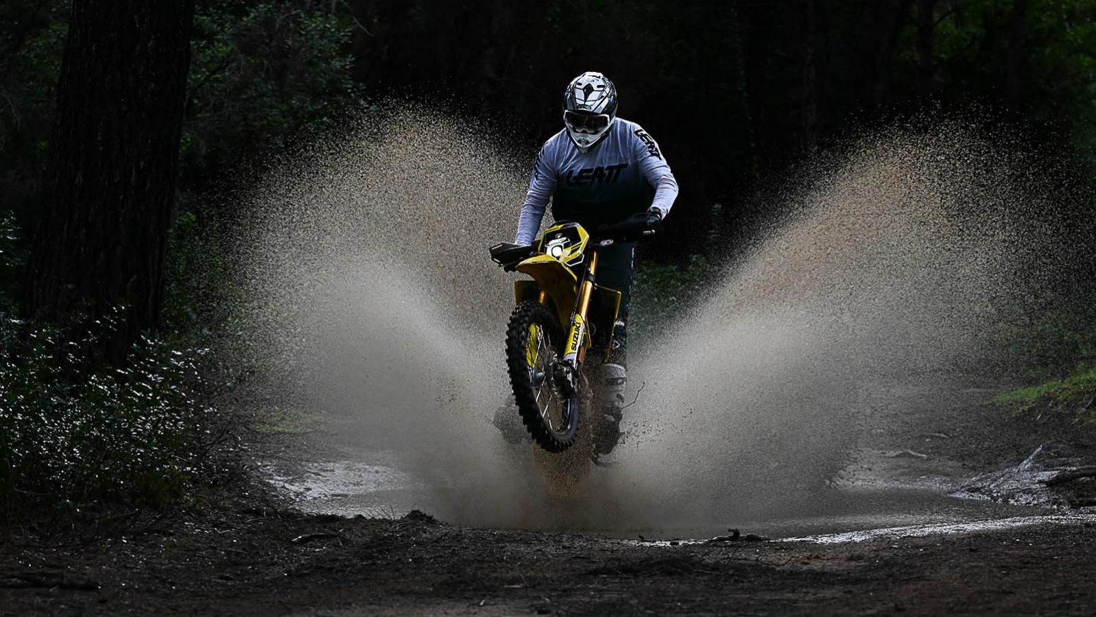 Η Suzuki Moto Greece ανοίγει ένα νέο κεφάλαιο στη συμμετοχή της στους αγώνες Rally Raid, παρουσιάζοντας το φιλόδοξο DR-Z4S Rally Project, με στόχο τη 