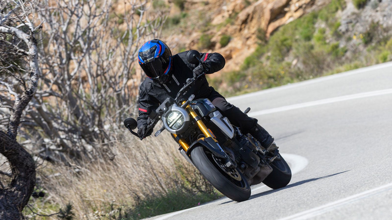 Πιο συγκεκριμένα, διαθέτει 3 riding modes που συμβολίζονται με A,B και C και προκύπτουν από το Active, Basic και Comfort, αντίστοιχα. 