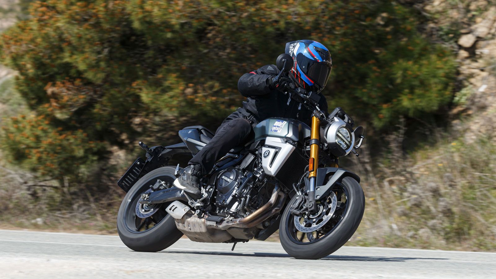 Suzuki GSX- 8T - Με γραβάτα, κοστούμι … και μία δεύτερη εφηβεία στη τσέπη
