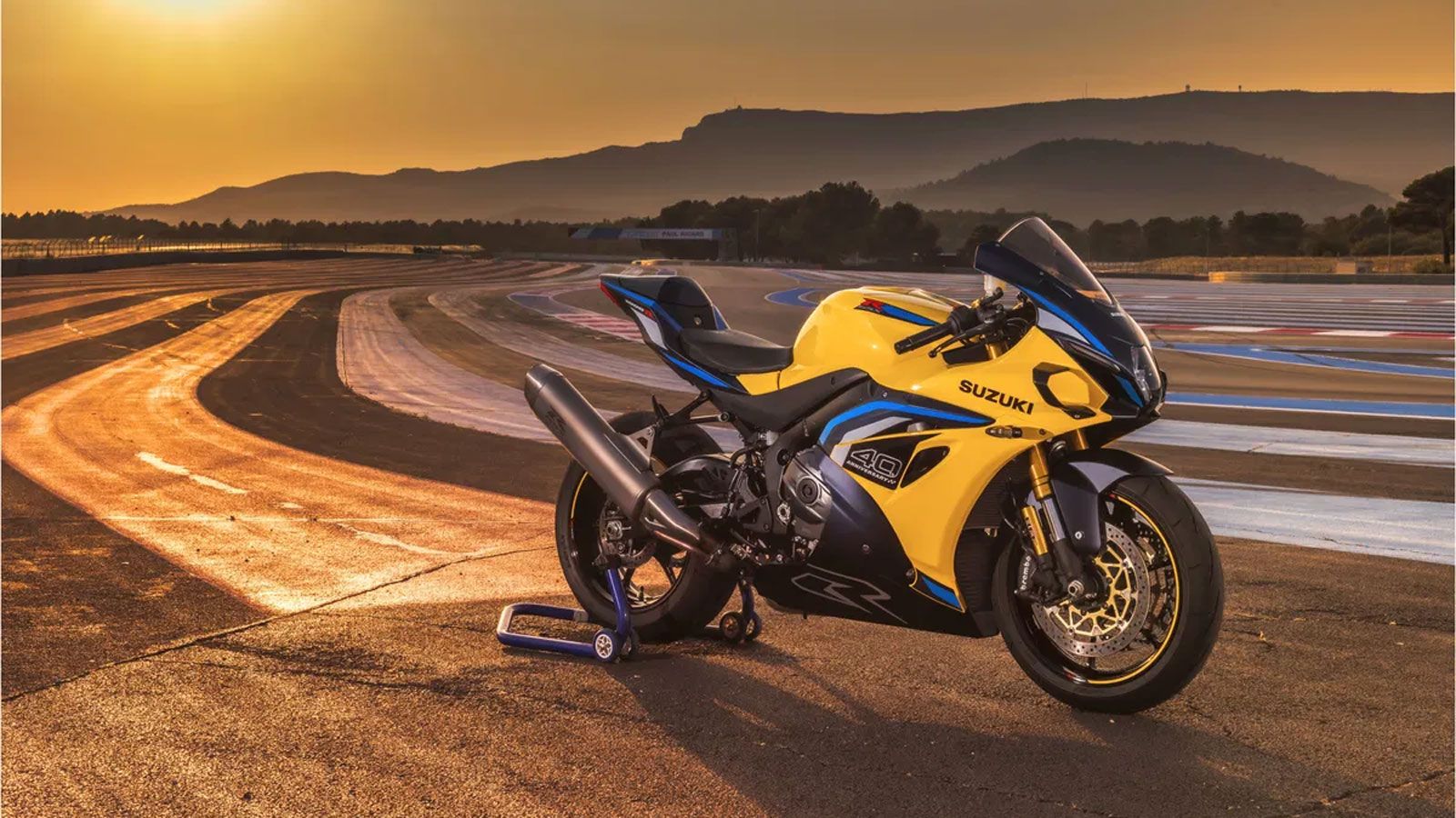 Στόχος των Ιαπώνων μηχανικών ήταν η βελτίωση της συμπεριφοράς στις στροφές, κάτι που δεν επιτυγχάνεται μόνο με αυξημένη ακαμψία, αλλά με σωστά ελεγχόμ