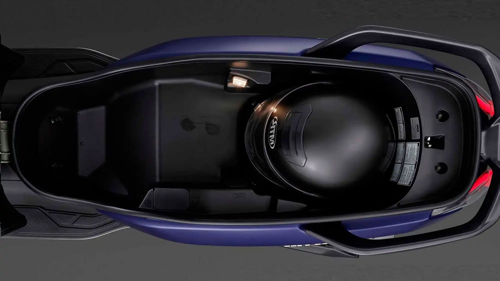 Ο εξοπλισμός αυτός καθιστά το Cruisym 400 πιο ολοκληρωμένο ως καθημερινό μέσο μετακίνησης, αλλά και ως scooter ταξιδιού, με έμφαση στην άνεση και την 