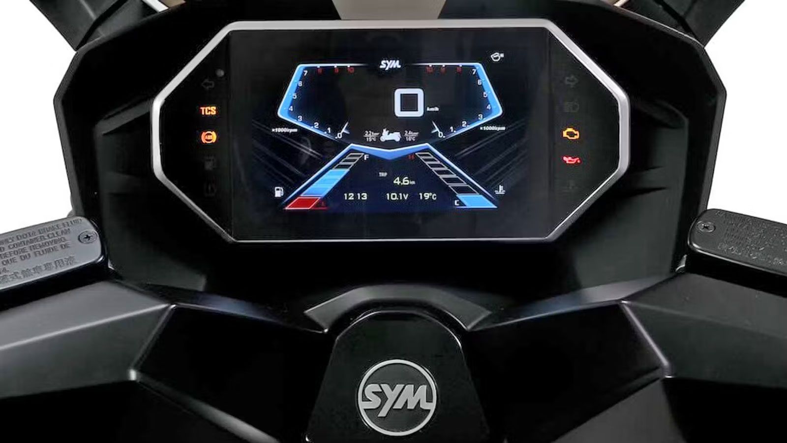 Το SYM Cruisym 400 2026 ακολουθεί τις σύγχρονες απαιτήσεις της κατηγορίας και στον τομέα της τεχνολογίας. Ο αναβάτης έχει μπροστά του έγχρωμη TFT οθόν