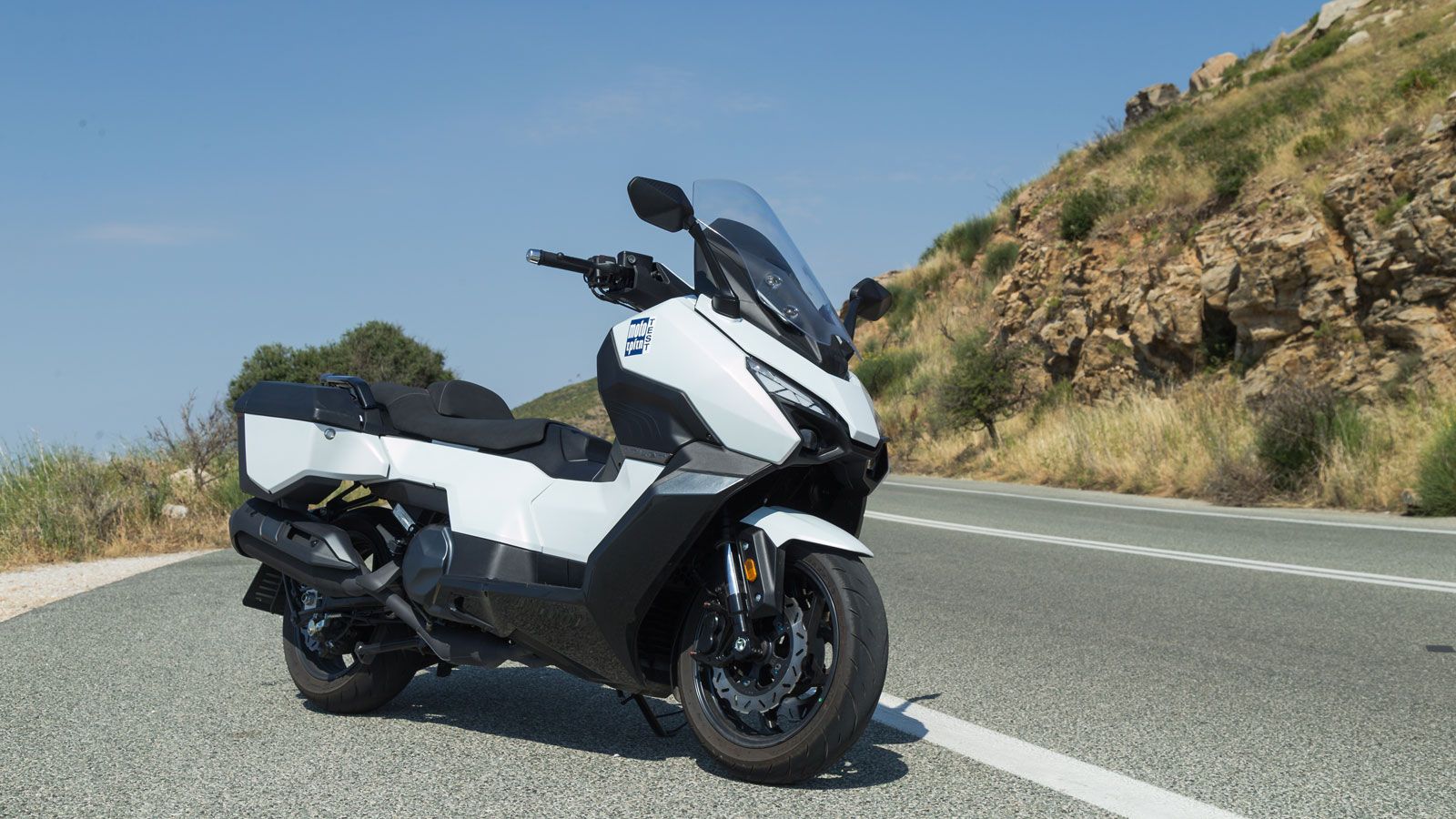 Το TTLBT είναι το μεγαλύτερο scooter που έχει παρουσιάσει μέχρι σήμερα η SYM και η σχεδίασή του το δείχνει από κάθε γωνία.