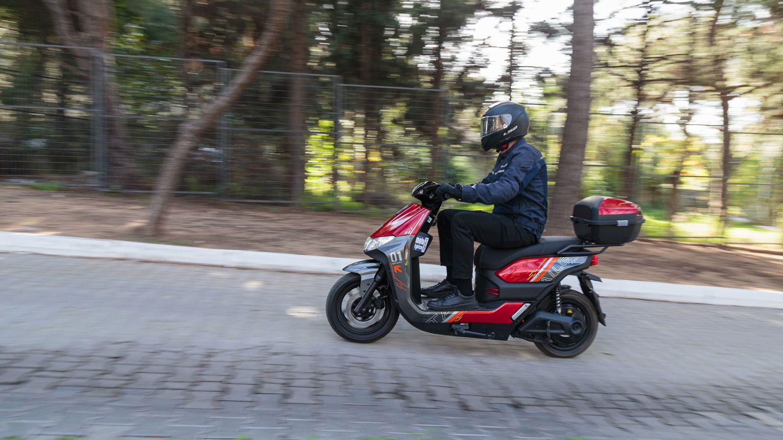 Η ηλεκτροκίνηση στα 45 χλμ/ώρα αποκτά πραγματικό νόημα με ένα scooter που υπόσχεται χαμηλό κόστος χρήσης, ευκολία και ευελιξία στην καθημερινότητα.