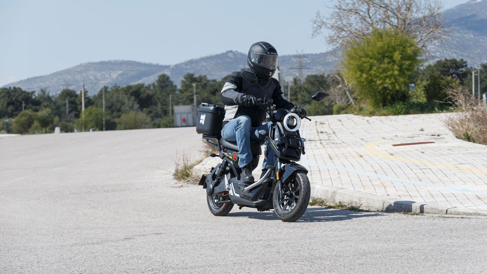 Μέσω αυτών των ρυθμίσεων ο αναβάτης μπορεί να προσαρμόσει τον τρόπο με τον οποίο ανταποκρίνεται το scooter στις εντολές του.