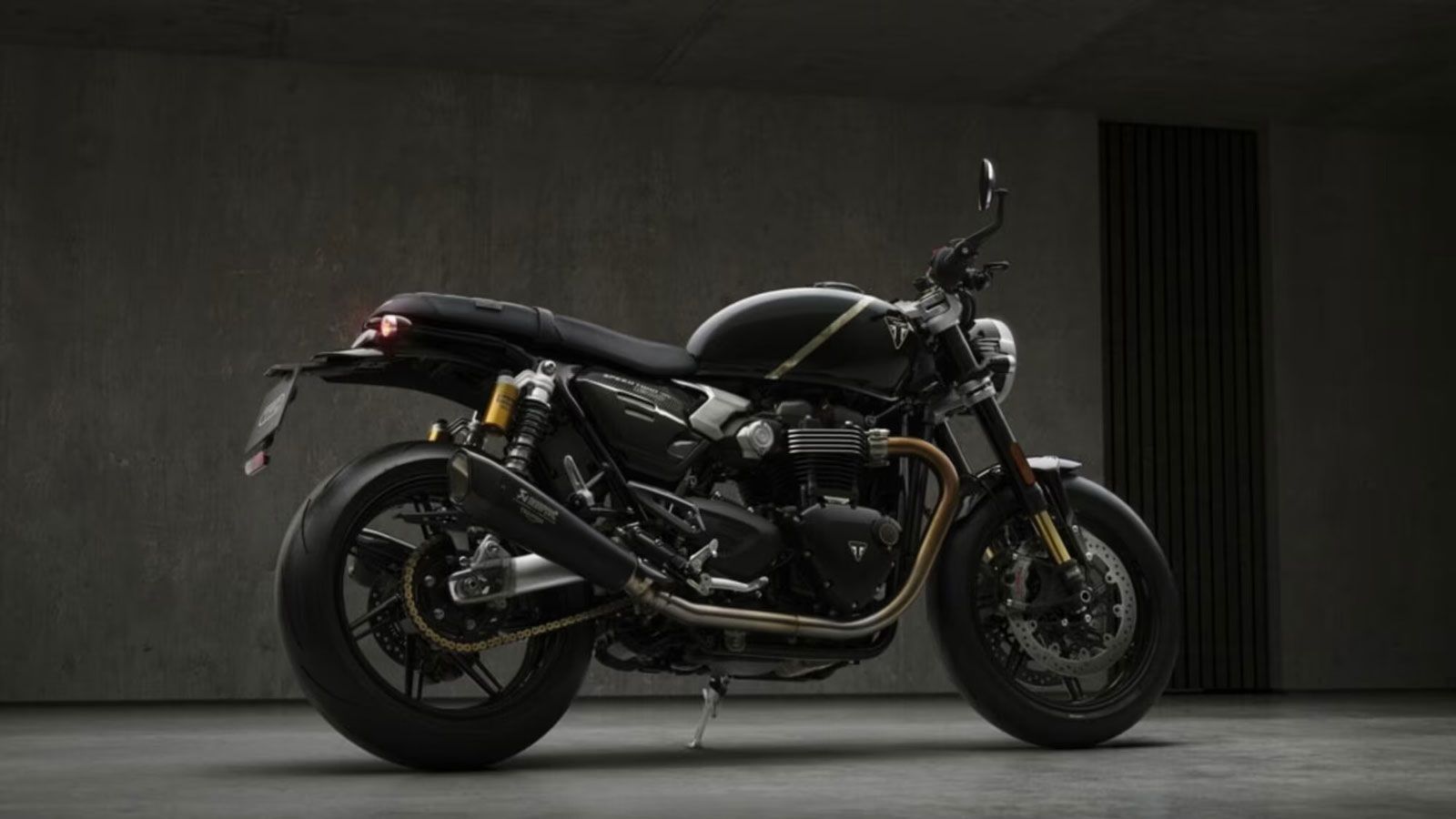 105 ίπποι, Akrapovic και κορυφαία περιφερειακά για δυναμική οδήγηση