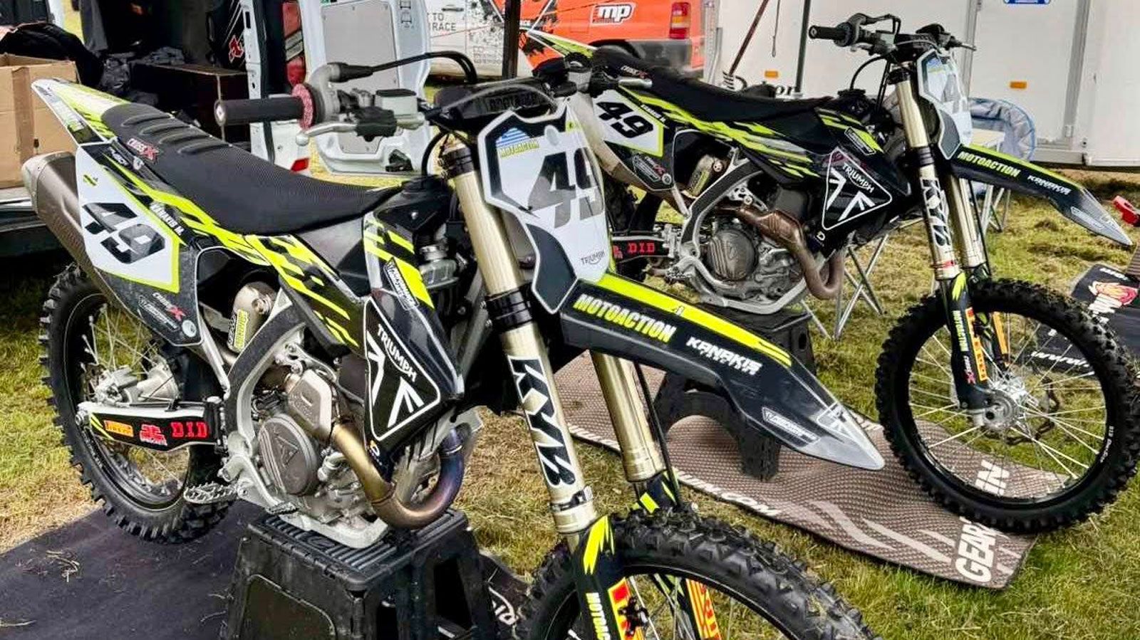 Ο μεγάλος στόχος για τη φετινή χρονιά δεν κρύβεται: είναι το πρωτάθλημα MX1 2026.
Με τέτοια εκκίνηση στα Τρίκαλα, ο Μάριος Κανάκης και η Triumph Moto