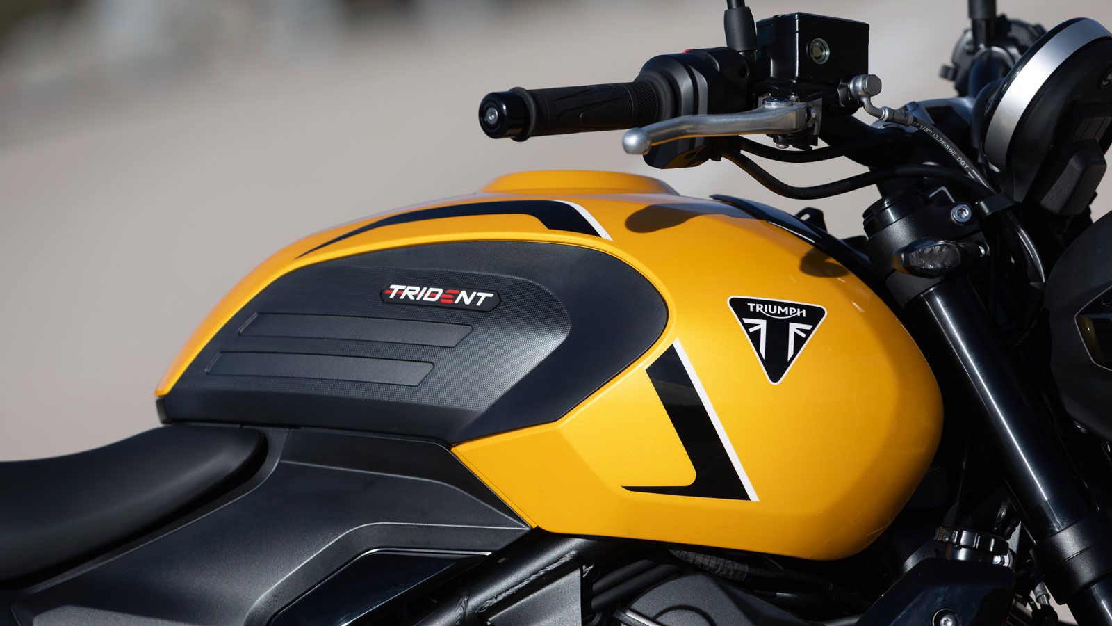 Το ρεζερβουάρ είναι φαρδύτερο και έχει ανασχεδιαστεί με πιο σμιλεμένες εγκοπές για τα γόνατα ενώ η σέλα είναι πλέον διαιρούμενη με ξεχωριστά τμήματα γ