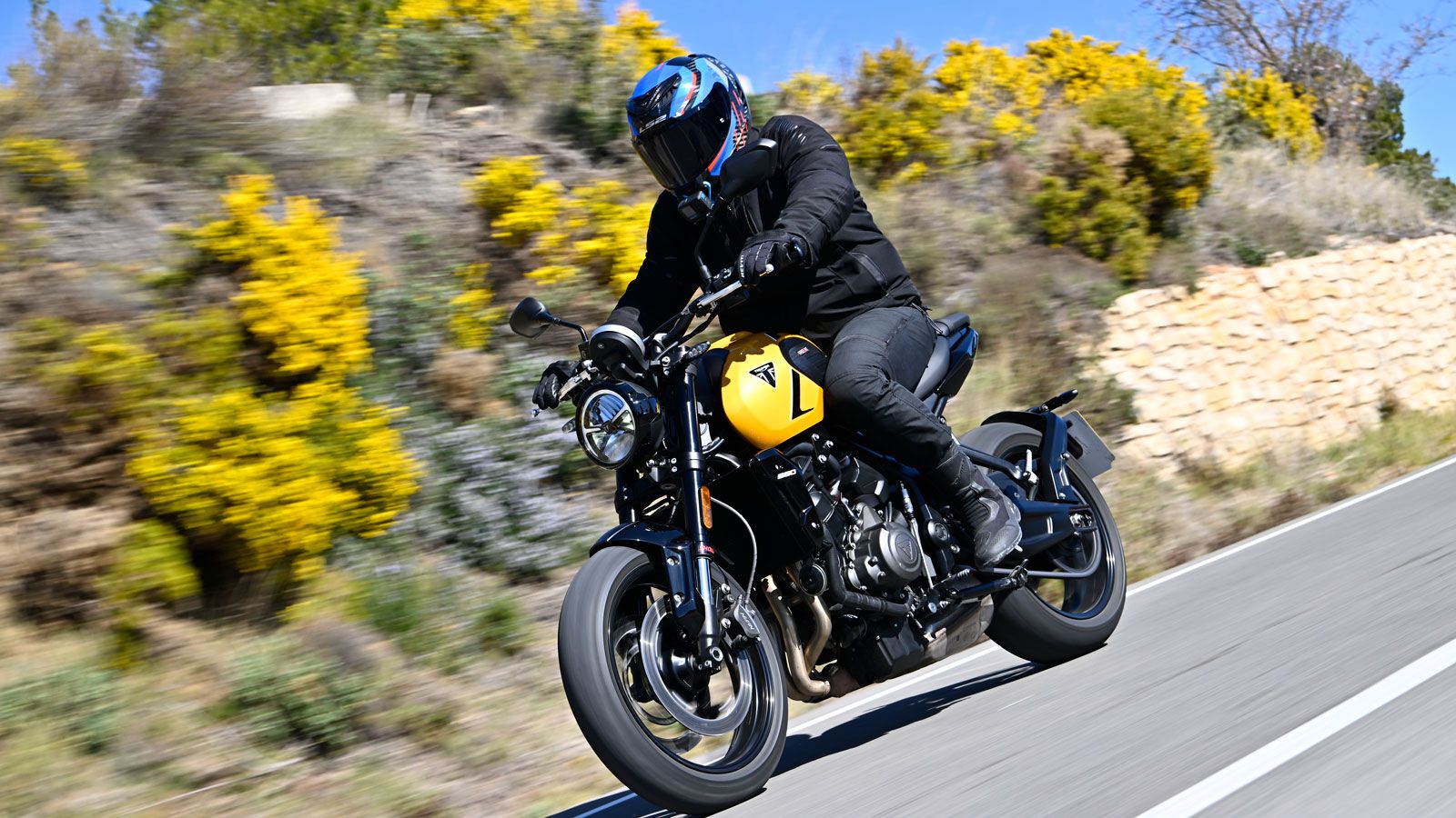 Με το 80% των 7kg-m να είναι διαθέσιμα από τις 3.000 έως τις 11.000σαλ. έχεις δυνατό τράβηγμα από το ρελαντί μέχρι τα κόκκινα, πάντα γραμμικά και με π