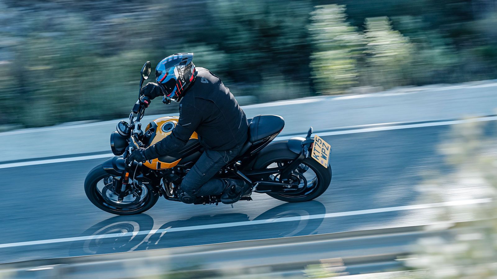 Τα φρένα στέκονται στο ύψος των απαιτητικών περιστάσεων με δύναμη και διάρκεια στα φρεναρίσματα, αν και το ABS βιάζεται να δηλώσει την παρουσία του στ