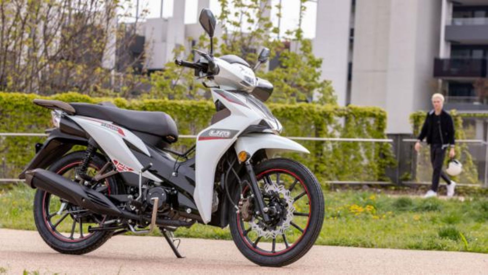 Flash 125 LZ: Το παπί-scooter τώρα σε τρομερή προσφορά στα 1.600 ευρώ!