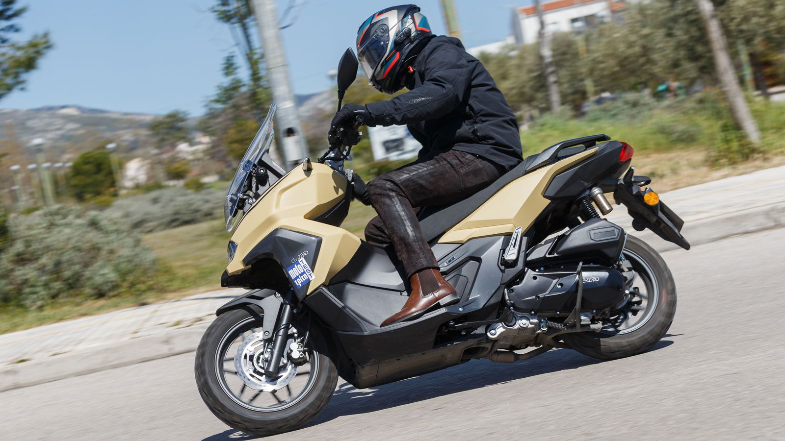 Το αμερικανικό Rockville 125 κάνει ντεμπούτο με ADV χαρακτήρα και GT ανέσεις. Έρχεται από την UM που διαθέτει δικό της τμήμα Έρευνας και Ανάπτυξης και