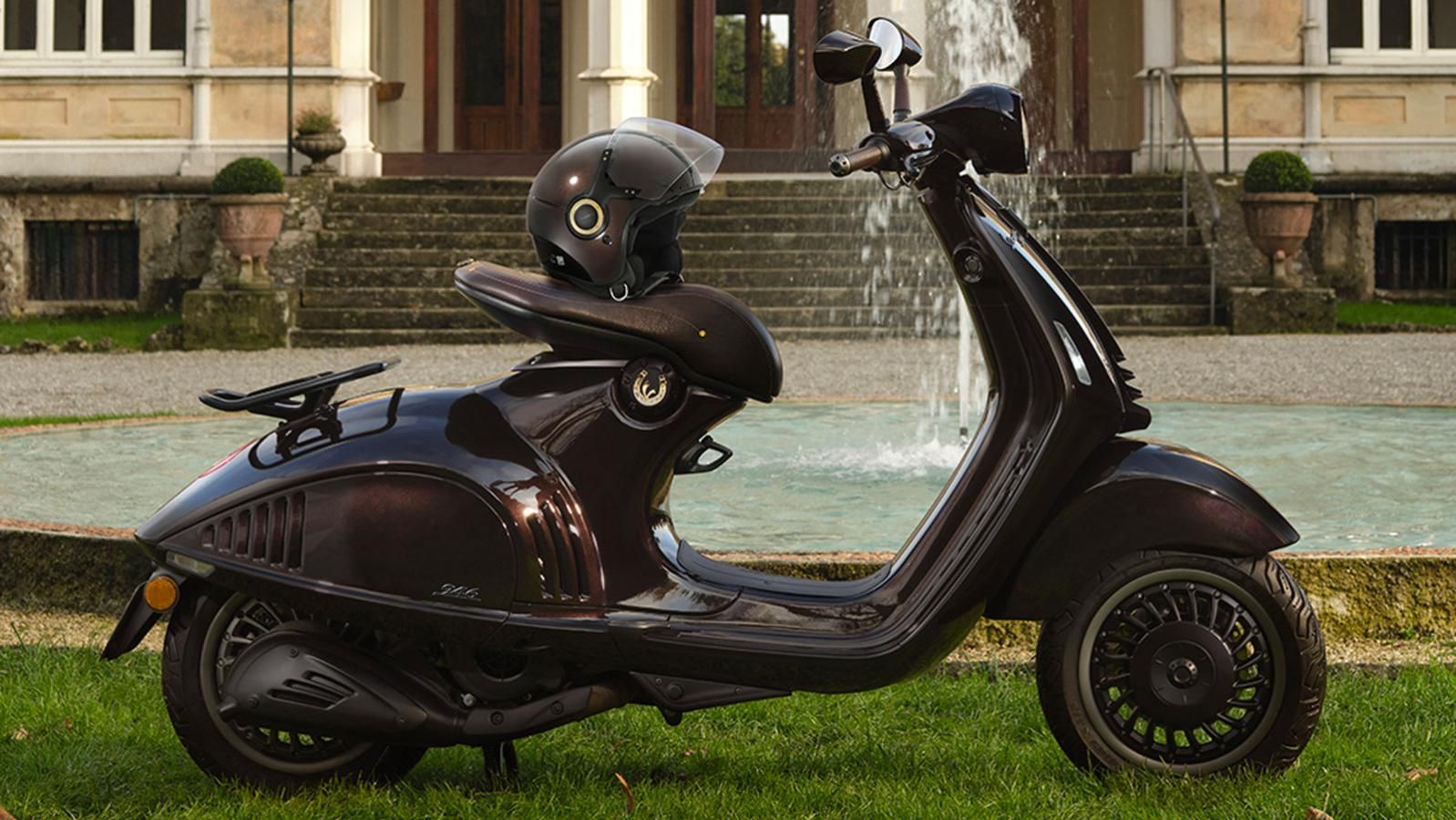Vespa 946 Horse