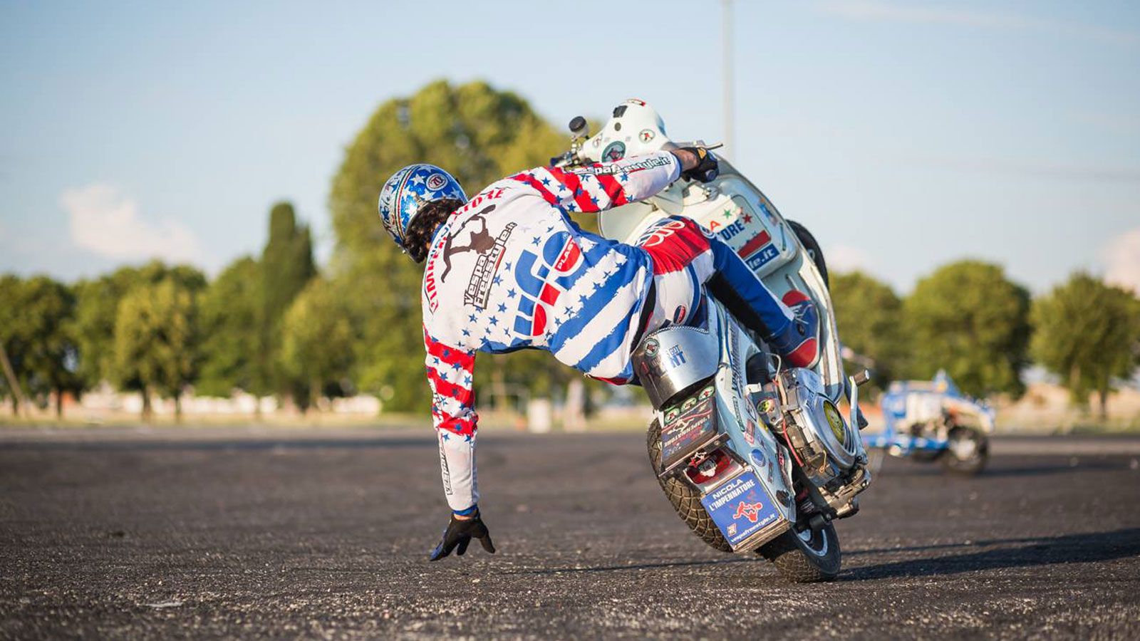 Σούζες με Vespa στη Θεσσαλονίκη – Έρχεται ο διάσημος Ιταλός stunt rider Nicola