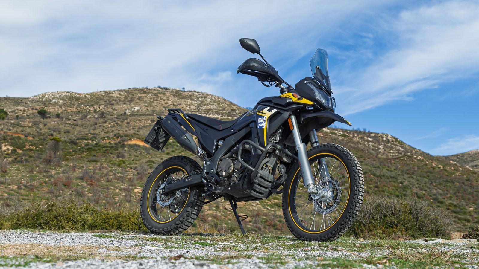 Η λέξη “Rally” στην ονομασία του μοντέλου είναι κάτι που ανταποκρίνεται πλήρως στην εικόνα που δίνει σχεδιαστικά.