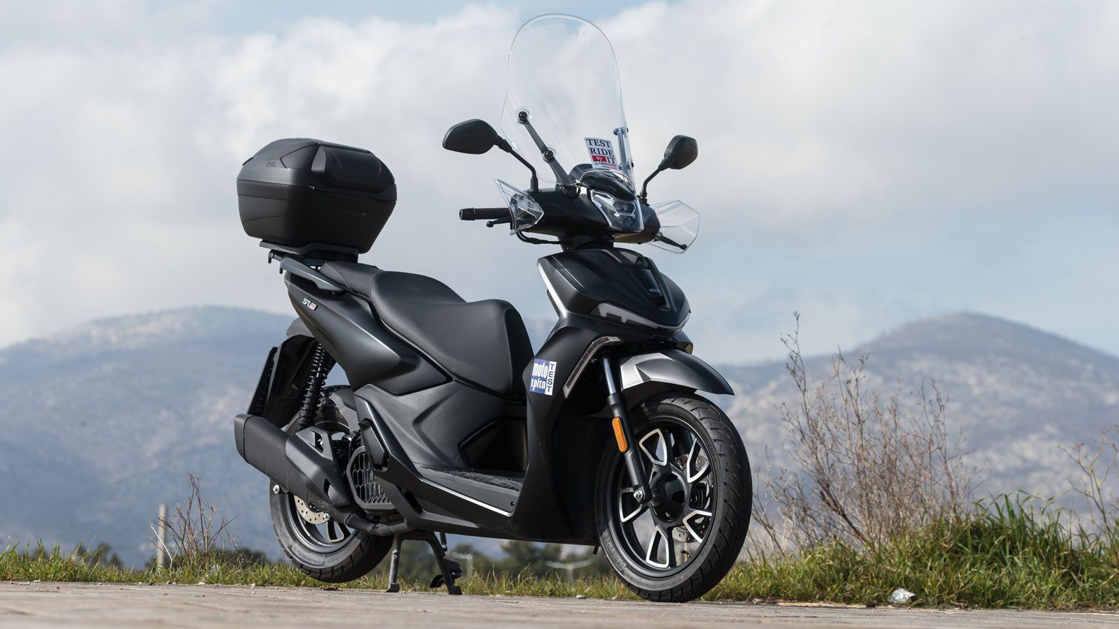 Με σύγχρονο εξοπλισμό ασφαλείας, χαμηλή κατανάλωση, ικανοποιητικές επιδόσεις και τιμή που διαμορφώνεται στα 2.995 ευρώ, το Voge SR 16 200ACC τοποθετεί