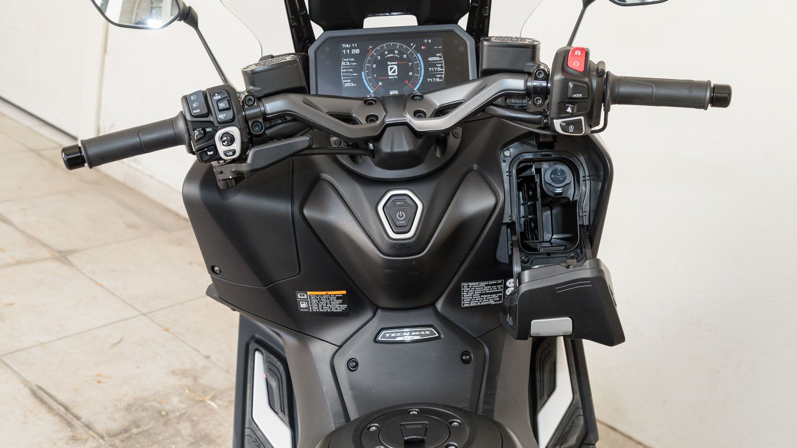 Yamaha TMAX Tech Max 2025