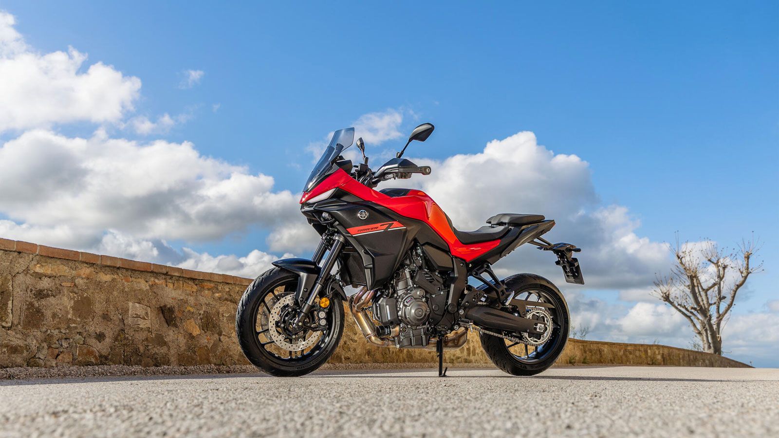 Η μεγαλύτερη και πιο ουσιαστική αλλαγή στη Yamaha TRACER 7 αφορά το Y-AMT (Yamaha Automated Manual Transmission), ένα σύστημα που επαναπροσδιορίζει το